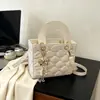 Elegante y moderno bolso acolchado para mujer de la nueva colección 2026, versátil para el trabajo, moderno bolso de hombro de comercio exterior
