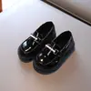 Zapatos de Cuero Perlado de Color Sólido para Niños y Niñas, Temporada Primavera y Otoño 2026, Zapatos Versátiles de Caña Baja con Suela de Goma