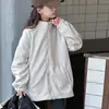 Jaqueta corta-vento com capuz para meninas, novo estilo outono/inverno 2026, para crianças maiores, com acolchoamento adicional e tecido espesso, uma jaqueta de trabalho três em um