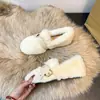 Zapatos blancos peludos de suela gruesa que aumentan la altura para mujer, cálidos de invierno 2026, mocasines de lujo de pelo de conejo de felpa, zapatos de algodón