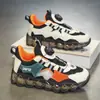 Zapatos de Niño Verano Malla Simple Hueco Transpirable Medianos y Grandes Niños Suela Suave Zapatos Deportivos para Niños Casual Versátil