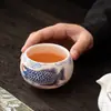 Jingdezhen Pintado à Mão Carpa Azul e Branco Porcelana Xícara de Chá Cerâmica Kung Fu Conjunto de Chá Xícara Única Xícara do Mestre Xícara de Chá