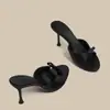 Sandalias versátiles y elegantes de estilo francés para la primavera-verano 2026, adecuadas para combinar con faldas, con un lazo y tacón de aguja delgado.