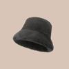 Gorro de pescador de felpa de color liso para mujer, gorro de invierno cálido, pequeño, peludo, suave y ceroso, gorro de cubo, gorro de cabeza grande que combina con todo.