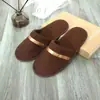 Pantuflas Gruesas Personalizadas al por Mayor para Hoteles de Lujo, Casas de Huéspedes, Salones de Belleza, Hospitalidad Doméstica Desechable, Engrosadas para Uso en Hotel