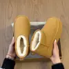 Botas de Neve com Veludo Plus Size Femininas Roupas Externas Sola Grossa Outono e Inverno Novo Estilo Couro e Pele Integrados Botas Curtas Acolchoadas Antiderrapantes Sapatos de Algodão