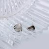 Pendientes Sencillos de Concha Estilo Ins Diseño Distintivo de Nicho Sentido de Diseño Chapados en Plata Retro Pendientes de Forma de Abanico Versátiles