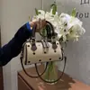 Mini Bolsa Boston de Poá e Estampa de Leopardo Feminina Estilo Outono 2026 Suede Retrô Pequena Transversal Cilindro Redondo Bolsa Pequena