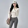Conjunto deportivo de dos piezas para yoga para mujer: Chaqueta ajustada con cremallera y cuello alto y pantalones de tiro alto elásticos con tacto nude para entrenamientos en el gimnasio