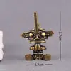 Llavero Colgante Sanxingdui de Latón con Figura Humana Grande de Cobre, Sacerdote Orante, Máscara de Ojos Verticales y Pájaro Divino