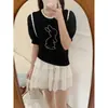 2025 Novo Estilo Quente Redutor de Idade Únicos e Bonitos Tops Super Bonitos Camiseta de Tricô com Coelho Cartoon Branco para Mulheres Verão