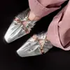 Meia-sapatilha Quadrada com Biqueira Aberta, Design de Nicho Estilo Francês, Plissada, Vazada, com Fivela de Metal, Chinelo para Mulheres, Sandálias de Verão para Exterior