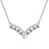 Collar de plata esterlina S925 transfronterizo europeo y americano, collar de moissanita en forma de V, perla de agua dulce natural de la reina, disponible al por mayor.