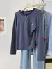 Camiseta de manga larga a rayas y bloques de color estilo americano, tiro real, para mujer, otoño, corte holgado, estilo coreano, top de base bordado