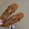 Primer Encuentro Ji Sandalias Romanas Tejidas Huecas Retro para Mujer Sandalias Planas Cerradas Versátiles con Hebilla Única Zapatos Jaula de Cerdo