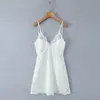 7769-26 Estilo Primavera Renda Costurada Floral Tridimensional Cetim Decote V Estampado Vestido de Alça Saia Curta