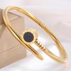 Pulsera de Acero de Titanio, Pulsera Abierta de Nácar Negro Romano Antiguo para Mujer, Pulsera Retro de Alta Gama Transfronteriza Europea y Americana