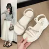 Novos Sapatos Casuais Confortáveis de Praia para o Verão de 2025 Estilo Coreano Sandálias Romanas Sandálias de Solado Grosso de Verão para Mulheres