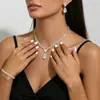 Conjunto de Collar con Colgante de Gota de Agua Incrustado con Diamantes en Forma de V Estilo Europeo y Americano, Versátil Conjunto de Tres Piezas de Joyería Brillante con Diamantes para Novias, Bodas y Eventos Nocturnos