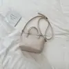 Bolso cuadrado pequeño de alta calidad con patrón tejido de color sólido de moda, nuevo estilo principios de otoño 2026, bolso de hombro o axila elegante y simple para el trabajo