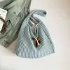 Bolso de Estilo Veraniego 2025 de Aspecto Elegante, Bolso Cubo de Hombro Rayado de Gran Capacidad, Bolso Casual de Mano para el Brazo a la Axila
