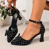 Sapatos de Comércio Exterior Europeus e Americanos com Bolinhas, Bico Fino e Laço, Salto Bloco, Tira Única, Estilo Elegante para o Dia a Dia, Atacado Novo, Tamanhos Grandes