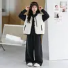 Conjunto de Chaleco y Pantalones de Pierna Ancha para Niña Temporada Otoño 2026 Nuevo Estilo Niña Niño Grande Primavera Otoño Sudadera con Capucha Pantalones de Pierna Ancha Conjunto de Tres Piezas Moderno