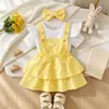 Roupas para meninas europeias e americanas: Macacão de triângulo com manga borboleta + Saia bolo com suspensório floral + Faixa de cabeça, um conjunto de três peças da fábrica original