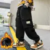 Z1098 calça de veludo peça única - crianças do início de Yang outono e inverno 2023 nova calça casual com etiqueta da moda para meninos de porte médio e grande