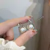 Brincos Pendentes Coreanos Pérola Torcida Simples Moda Brincos de Alto Padrão Versátil Nicho Brincos de Temperamento Atacado Mulheres