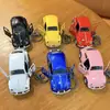 Llavero Creativo de Coche de Juguete Escarabajo de Doble Puerta Divertido Juguete de Descompresión para Estudiantes Colgante Regalo de Máquina de Garra Venta al por Mayor