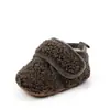 Nuevos zapatos de bebé para otoño e invierno, cálidos y cómodos, con forro de lana de cordero, cierre de velcro y suela de goma antideslizante