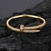 Pulseira de Unha Hip-Hop Transfronteiriça Europeia e Americana Joia com Zircônia Micro-Pavimentada Marca Tendência Personalizada Masculina Cartão Pulseira de Casa Atacado