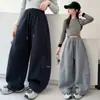 Calça de Moletom Feminina 2026 Outono Novo Estilo Infantil Solta Versátil Calça Curva para Meninas do Ensino Fundamental Calça Esportiva Casual