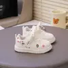 Sapatos para Bebês e Crianças Pequenas Primavera e Outono para Meninos e Meninas 2026 Novos Tênis de Bebê Antiderrapantes com Solado Macio Tênis Esportivos da Moda Vermelhos