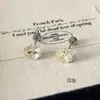 Pendientes Planos en Espiral de Trébol de Cuatro Hojas Super Brillantes para Mujer, Acero de Titanio, Cuidado Delicado para Perforaciones, de Alta Gama, Dulces y Versátiles