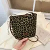 Bolso Pequeño con Estampado de Leopardo de Moda para Mujer 2026 Nueva Moda Retro Bolso Cubo Escarchado Bolso de Hombro Cruzado con Textura
