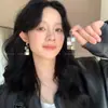 Pendientes Retro Marrón Maillard para Mujer Nuevos Pendientes de Otoño e Invierno Lujo Ligero Temperamento Pendientes de Gama Alta Pendientes de Estilo Étnico