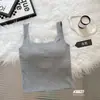 Camiseta sin mangas de tirantes para mujer Verano 2026 Nuevo Estilo Ajuste Delgado con Almohadillas en el Pecho Estilo Deseo Puro Top Corto Exterior