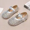 Sandalias de princesa huecas de suela blanda estilo coreano para niñas 2026 verano zapatos transpirables elegantes para niñas pequeñas