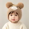 Gorro de oso para bebé para otoño e invierno, con orejas, bordado de dibujos animados con doble pompón, gorro de punto, capucha cortavientos unisex para bebé, en stock