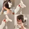 Pinza para el pelo de felpa con lazo de borlas 2026 Nuevo estilo Pinza para el pelo de mujer para Otoño e Invierno para la parte posterior de la cabeza Pinza para el pelo versátil y esponjosa
