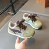 Zapatos Infantiles 2026 Otoño Nuevos Zapatos Deportivos Estilo Coreano Zapatos Forrest Gump Niños Medianos y Grandes Antideslizantes Casuales Zapatos para Patineta Niñas