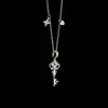 Collar Colgante de Llave de Lirio de Lujo Ligero de Nicho para Mujer, Estilo Vintage, Gargantilla Exquisita Única y Cadena para Suéter de Moda