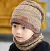 Outono e inverno mais veludo chapéu de malha masculino cachecol conjunto de duas peças Proteção de ouvido de inverno chapéu de lã pai e filho atacado 9524