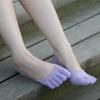 Meias femininas japonesas e coreanas de verão, novas meias de algodão invisíveis, rasas, antiderrapantes, de silicone, cor sólida, com cinco dedos