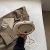 Bolsa Clutch de Corrente de Ombro Único Moda Retrô Tendência Europeia e Americana de Nicho Verão 2025 Metal de Alto Valor