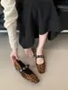 Nuevos Zapatos Mary Jane Franceses Retro Exquisitos de Gamuza para Mujer Estampado de Leopardo de Punta Cuadrada con Tacón Grueso de Pedrería