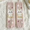 Calcetines de terciopelo de visón para mujer otoño e invierno engrosados cálidos lindos para el hogar de dibujos animados de felpa para dormir hasta media pantorrilla calcetines de confinamiento