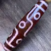 Venta al por mayor de fábrica Ágata del Tíbet alto en aceite pulpa vieja Maestro Loto instrumento mágico Colgante de cuenta del cielo collar de cuenta del cielo de nueve ojos de ágata viejo